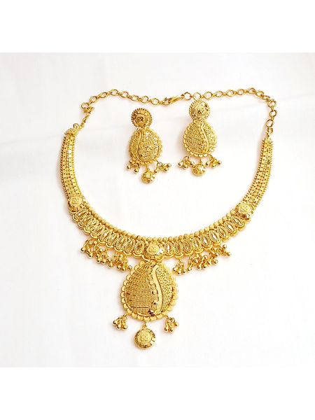 Stylish necklace set with hangers