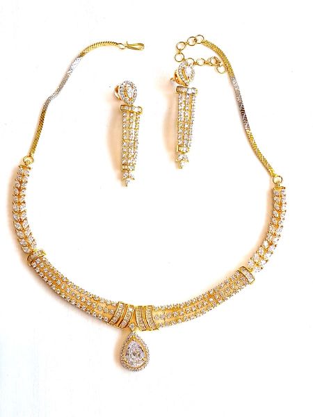 Neckalace and earing with white stones