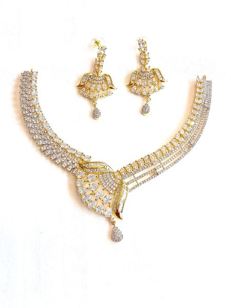 Neckalace and earring with white stones AD-NE-37
