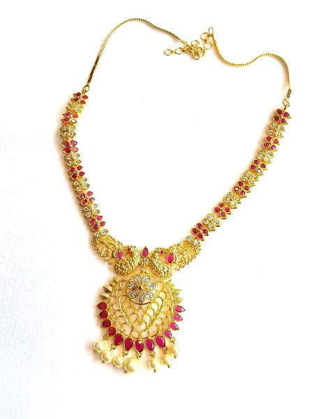 Neckalace with white and pink stones and pearls