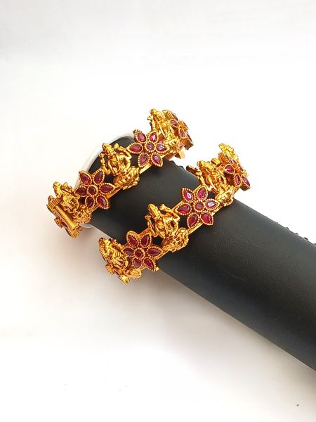 Temple jewellery Bangle with Pink Stones