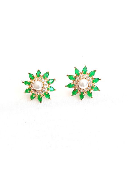 Green stone earring with pearl