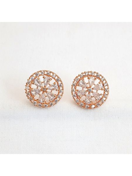 Clear stone earring in circle shape