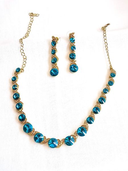 Neckalace with earring and blue stones