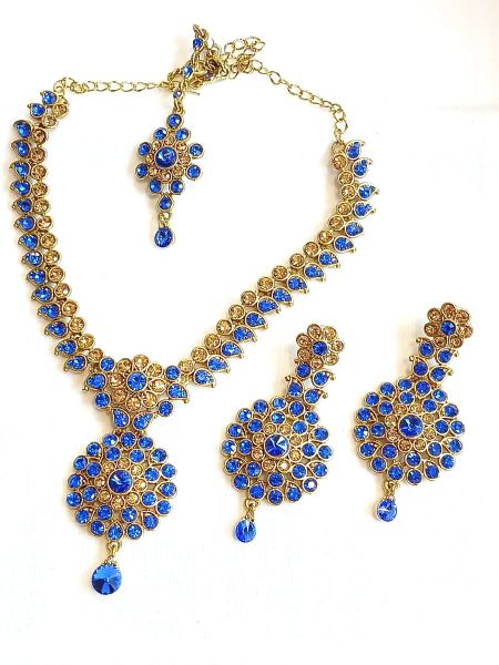 Neckalace with earring and with blue colour stones