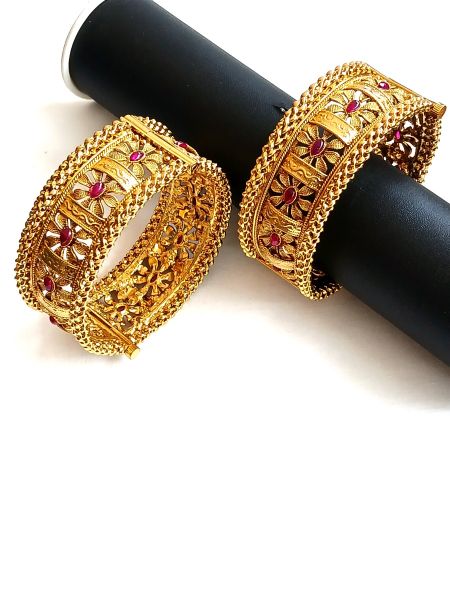 Designer bangle with pink Stones