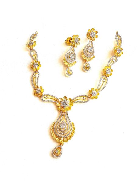Neckalace with earring with white stones