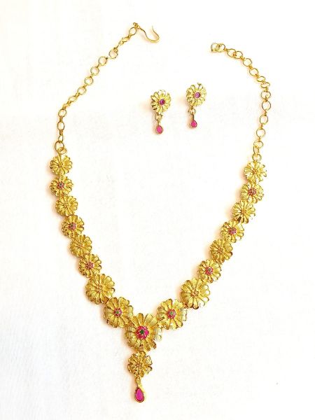 Neckalace with earrings and stones