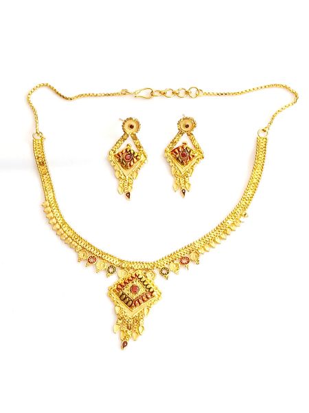 Traditional design with pendent in centre