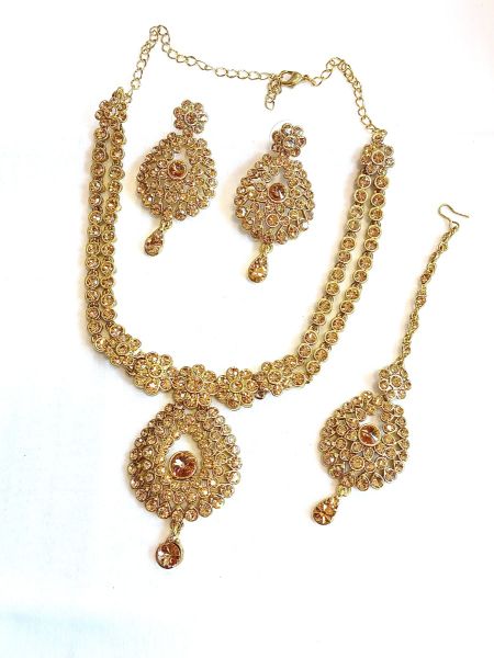 Neckalace with earrings with gold color stones