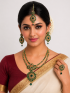 Neckalace with earring with green colour stones