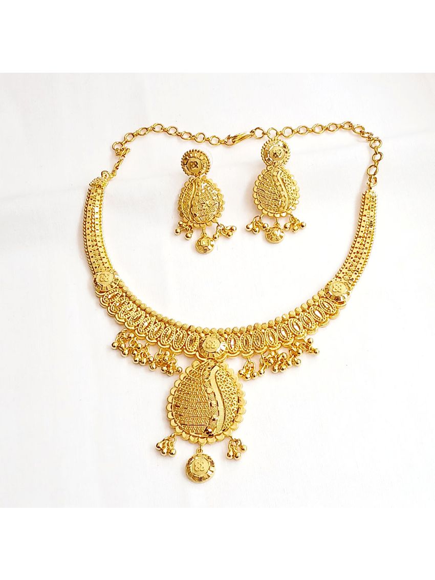 Stylish necklace set with hangers