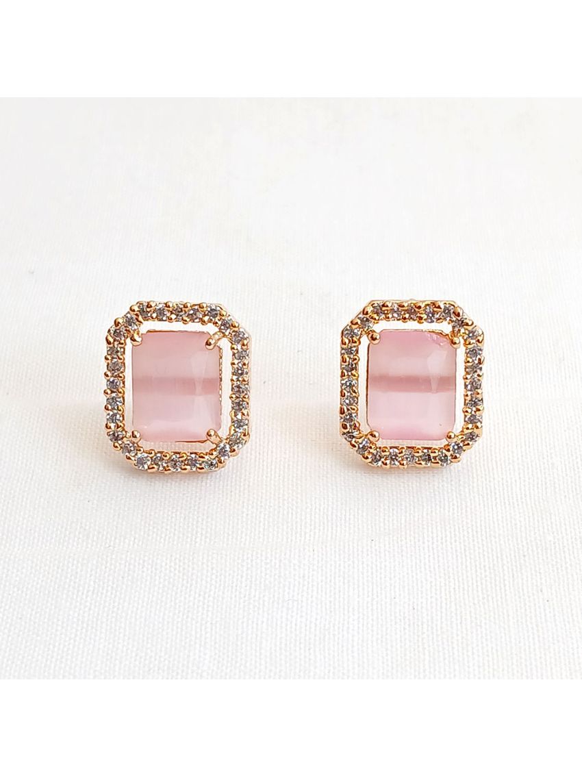 Stone earring with pink cubic zirconia