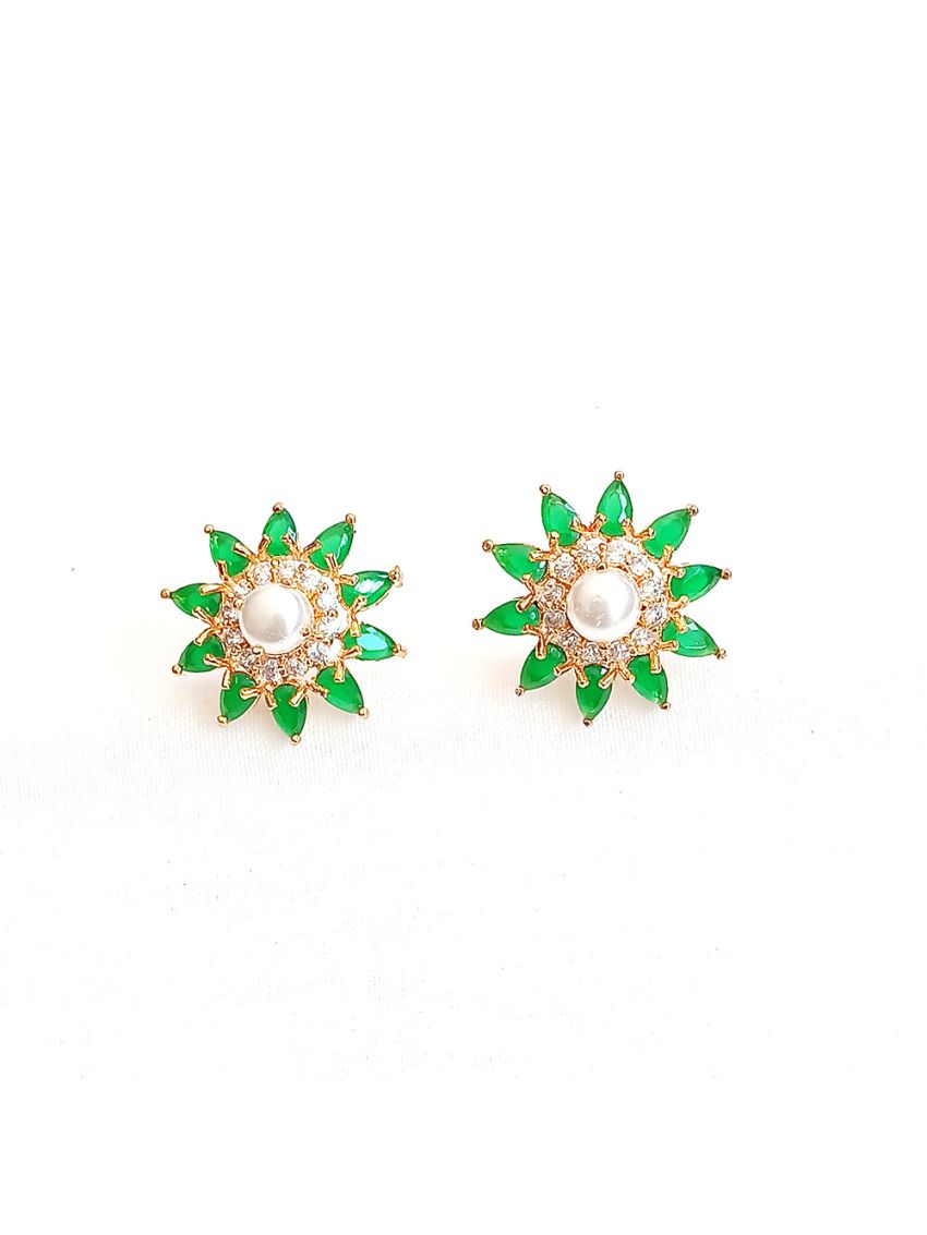 Green stone earring with pearl