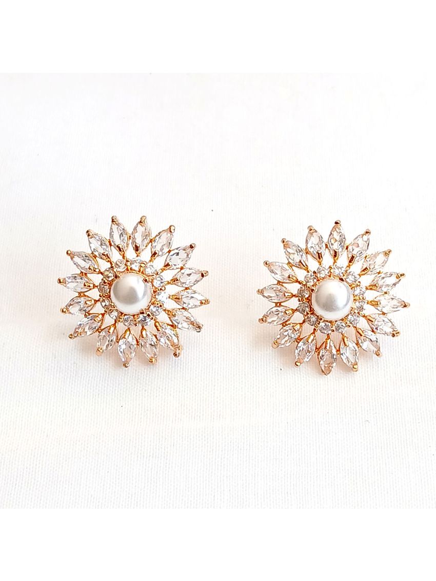 Stone earring with pearl + white stone in flower design