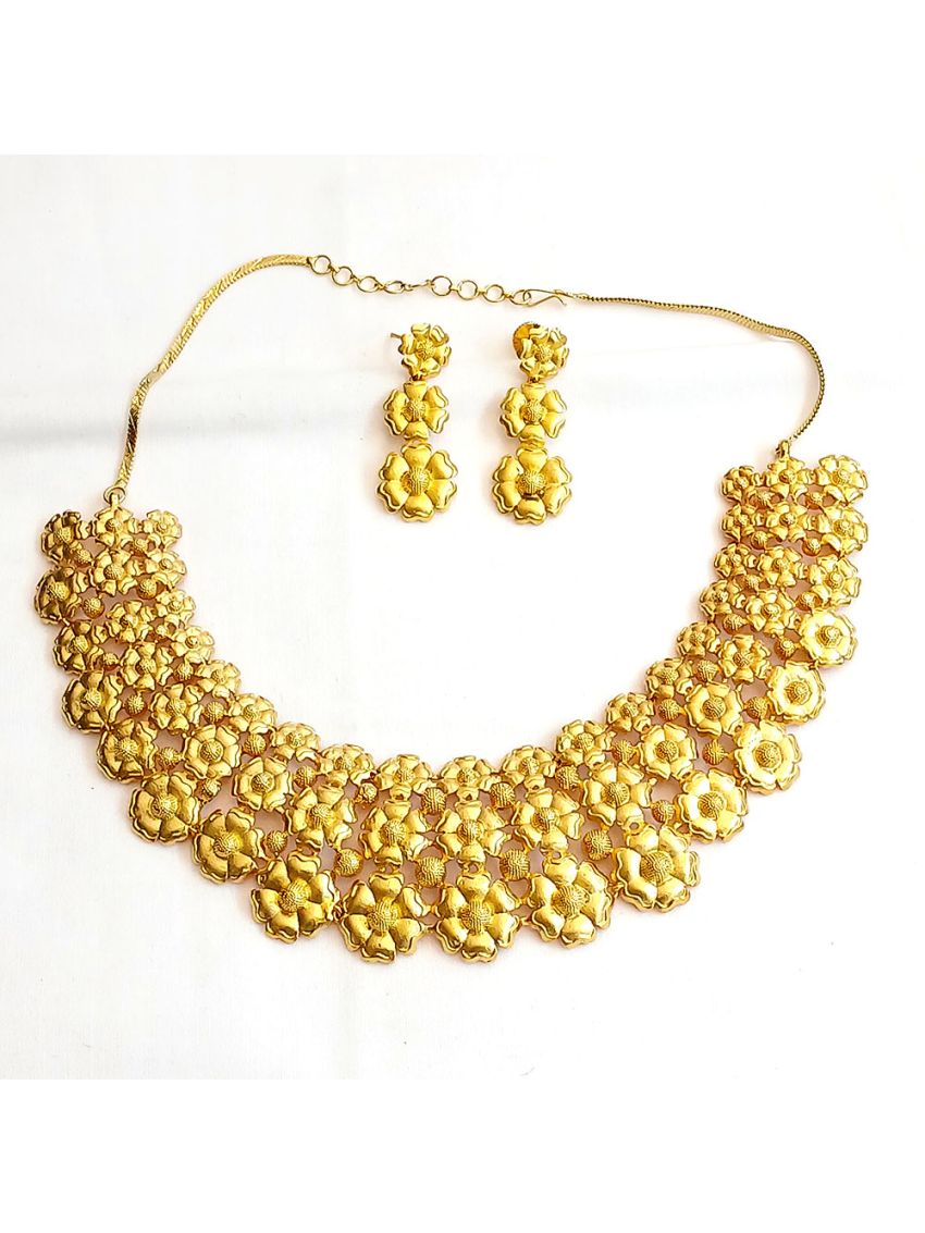 Gold plated flower steps design necklace set