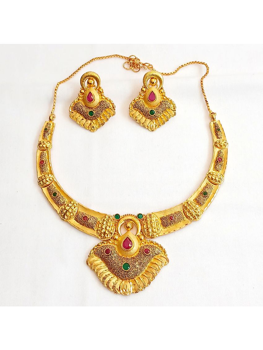 Gold plated necklace set with central pendant with red and green gemstone