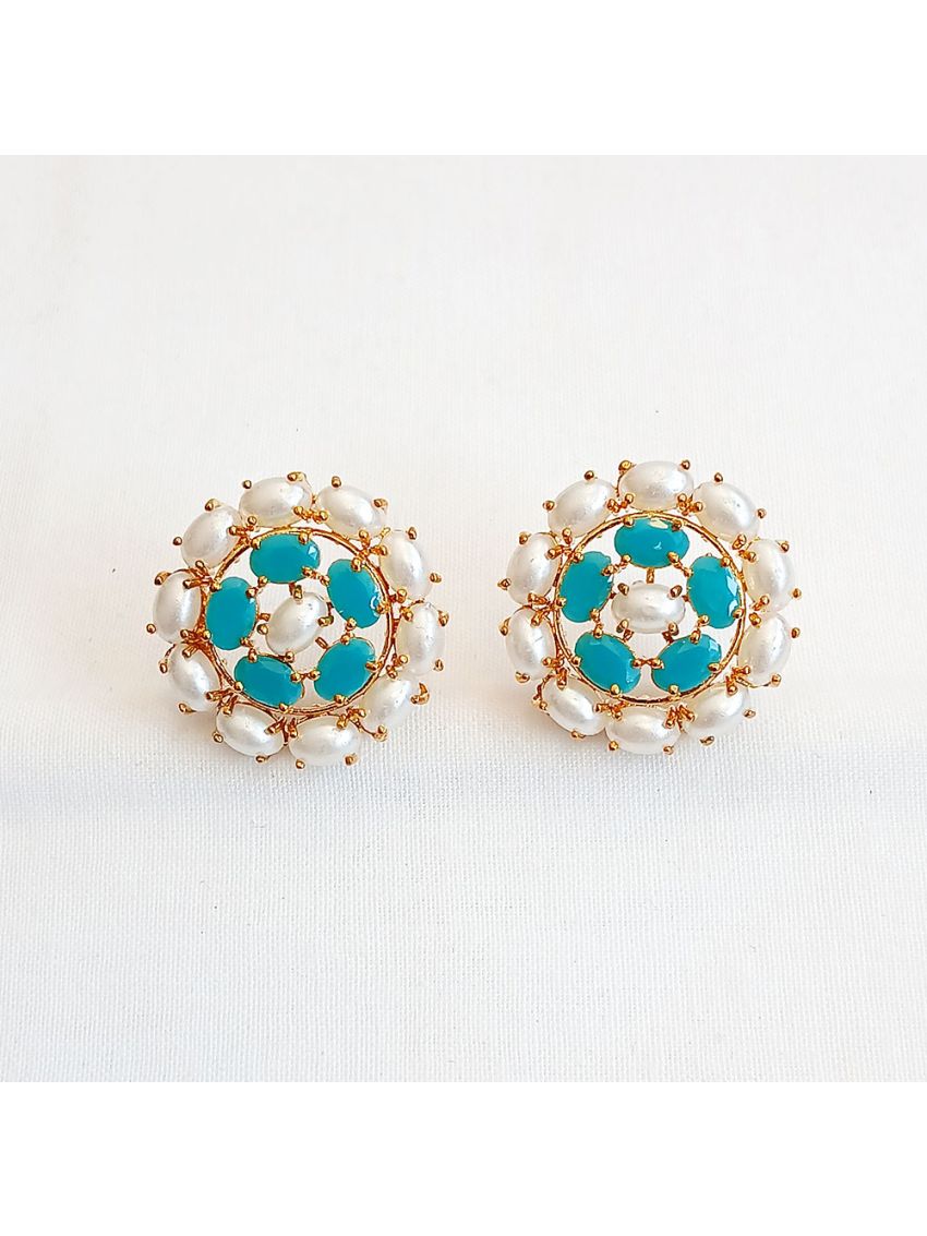 Earring with pearl and blue stone flower