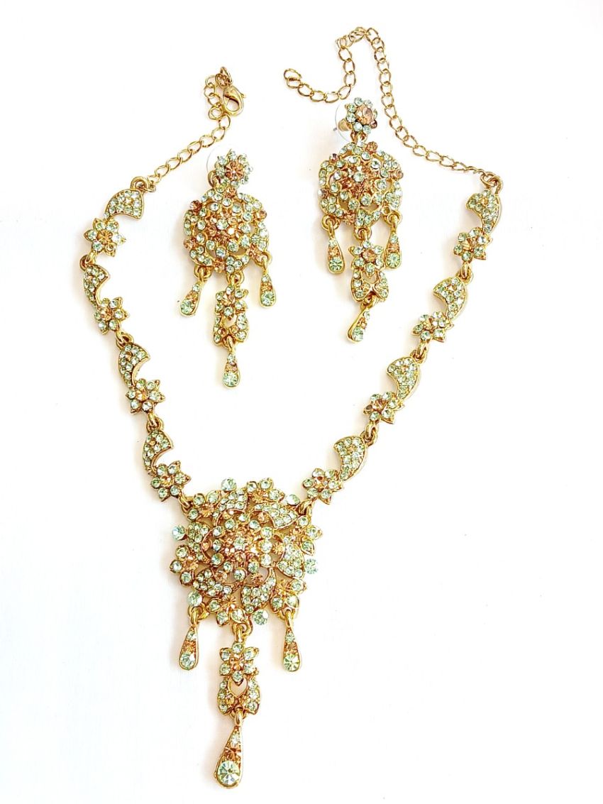 Neckalace and earring with light green stones