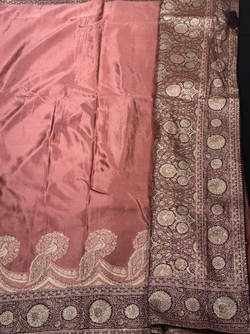 Elegant Dusty Rose Silk Saree with Intricate Zari Border