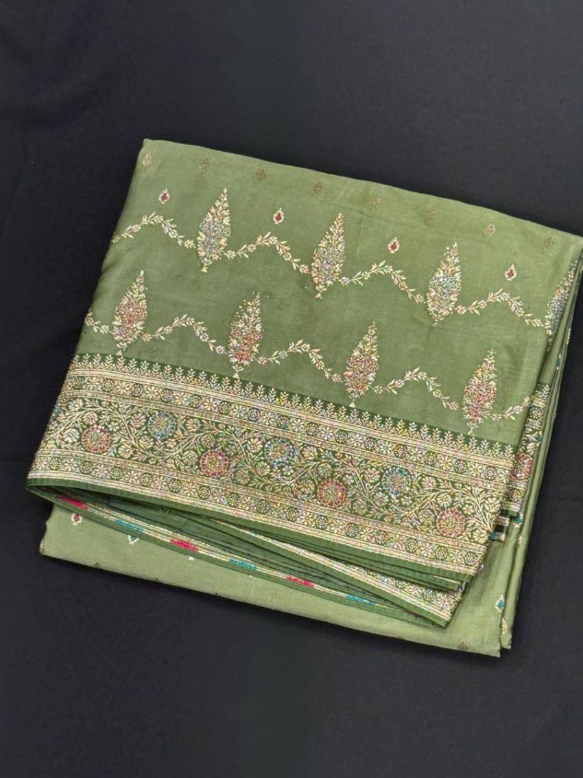 Elegant Olive Green Banarasi Saree with Intricate Zari Weavin