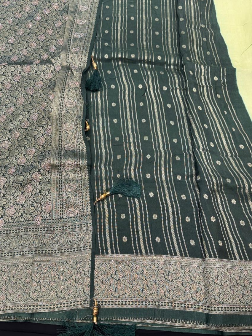 Elegant Sage Green Banarasi Saree with Intricate Zari Weavin