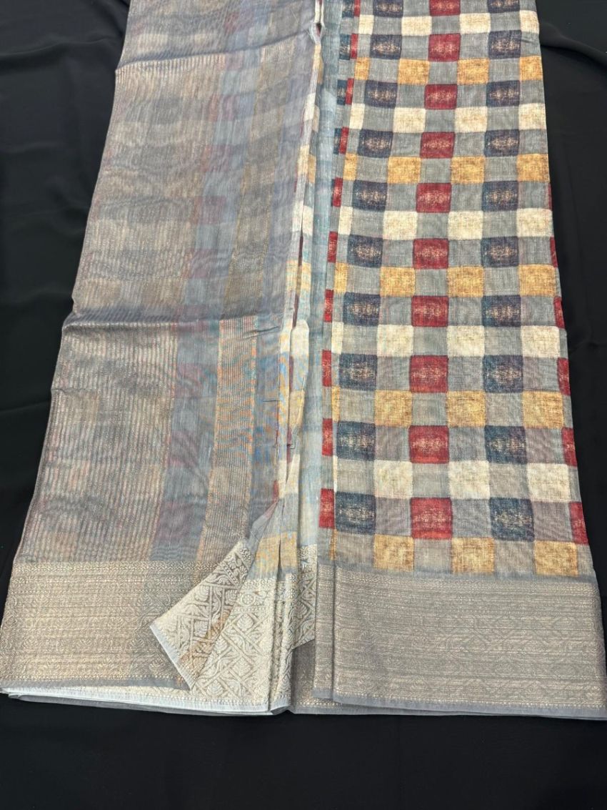Elegant Checked Cotton Saree with Matching Blouse